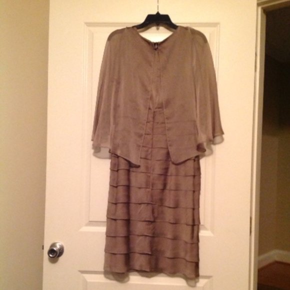 BRONZE MOTHER OF THE BRIDE DRESS - SIZE 12 - Picture 3 of 3